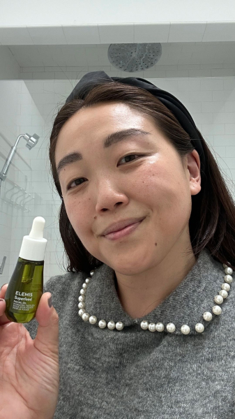 Allure contributing commerce writer Christa Joanna Lee applying Elemis's Superfood Hydrating Nourishing Facial Oil